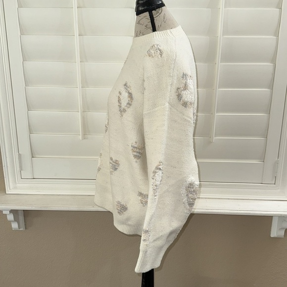 POL Heart Sweater - Picture 3 of 10